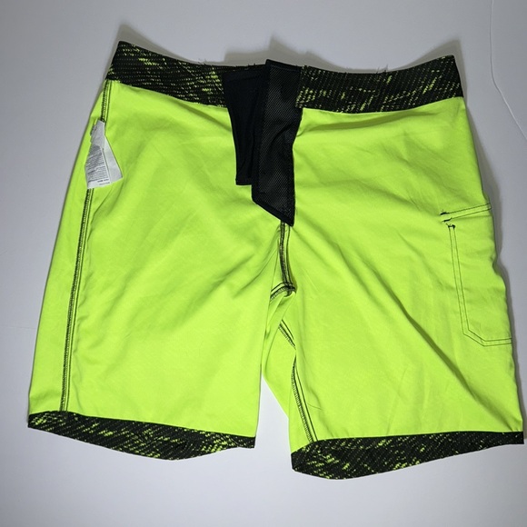 Under Armour Reblek Storm1 Board Swim Shorts Black and Neon Green Men’s Size 36 - Picture 10 of 11